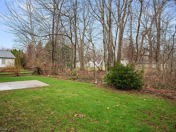 3rd image of 909 Lake Terrace Dr