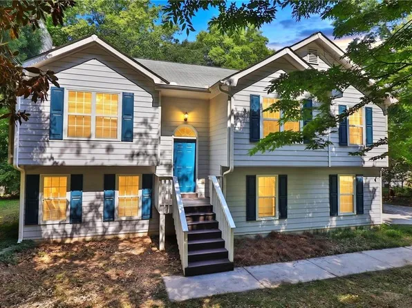 353 Fall View Ct, Winder, GA 30680