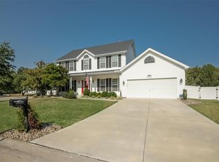 890 Home Park Dr, Saint Peters, MO
