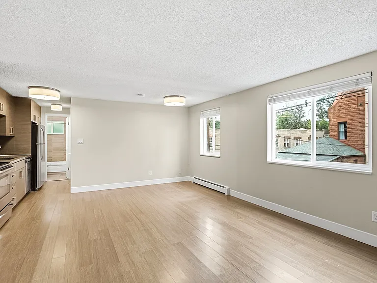 1202 Logan — Photo 12