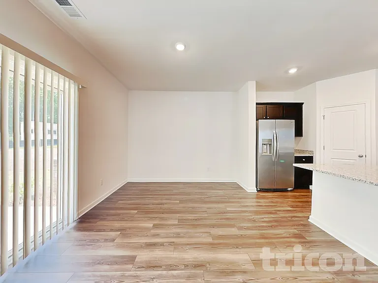 2448 Lennox Rd SE — Photo 6