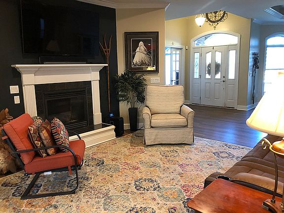 5th image of 1051 Leesburg Dr