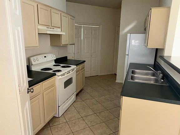 4th image of 2205 Garrett Dr