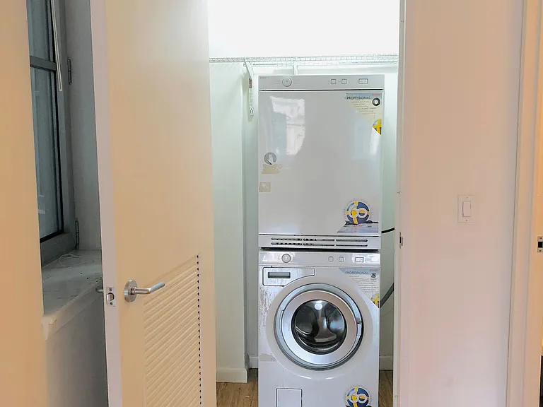 242 W 61st St #4B — Photo 6
