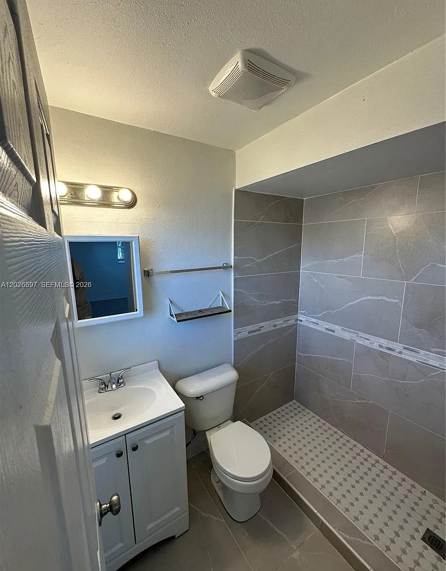 Studio, 1.0 bath, $1,150 — Photo 3