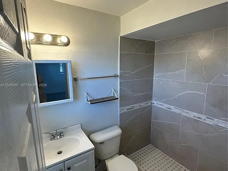 318 Tarpon Dr #1 — Photo 3
