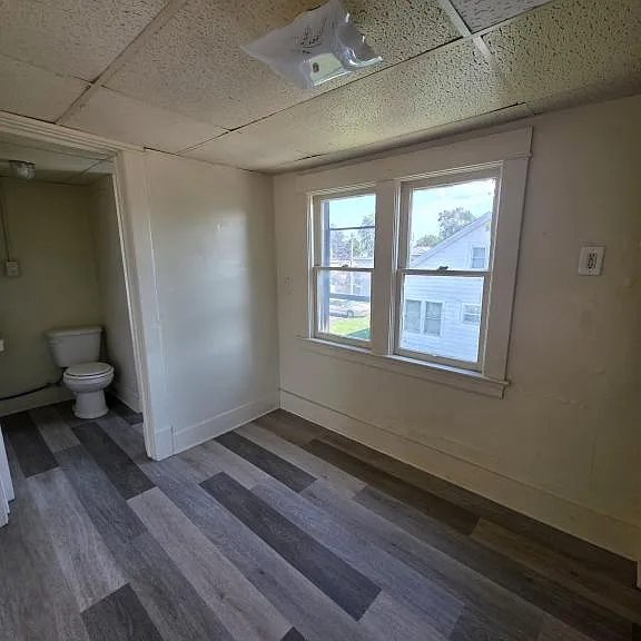 125 W Markland Ave — Photo 2