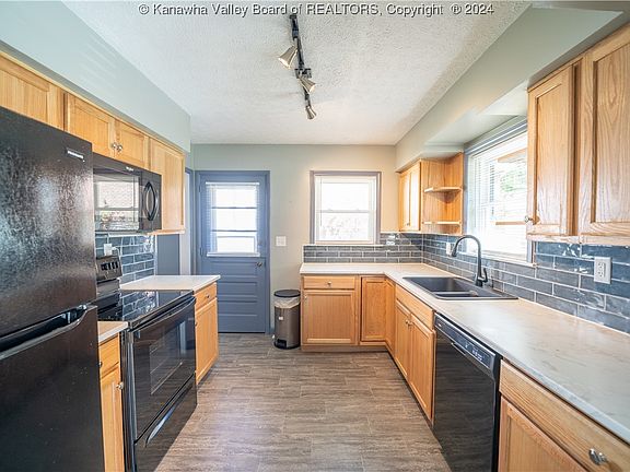 5th image of 1826 Oakridge Dr