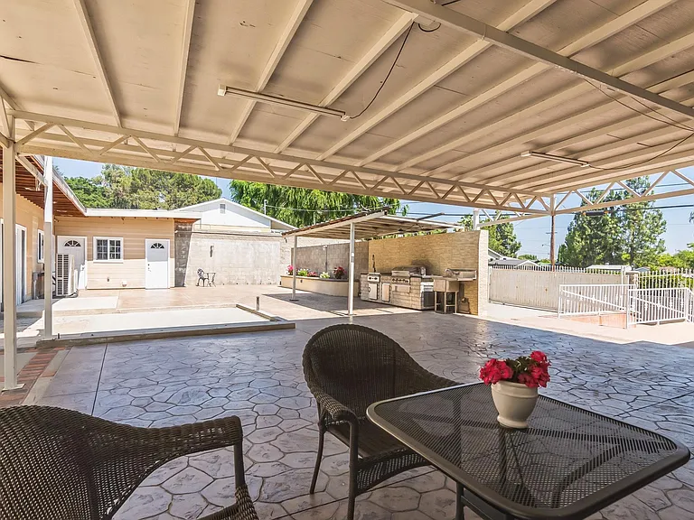 10304 Marcus Ave — Photo 23