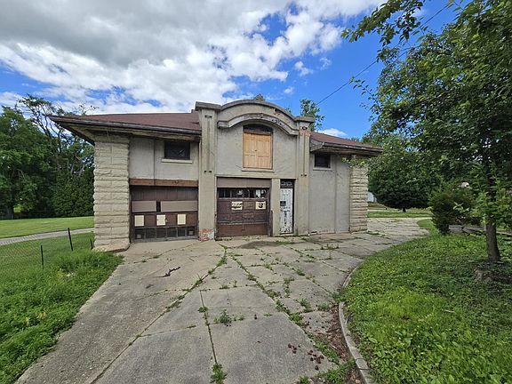 4th image of 836 W Stephenson St