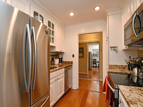 5th image of 3825 Petoskey Ave Unit 24