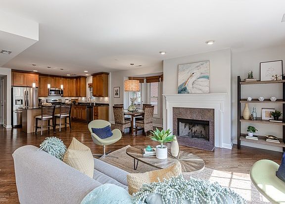 3rd image of 1707 N Larrabee St #2S