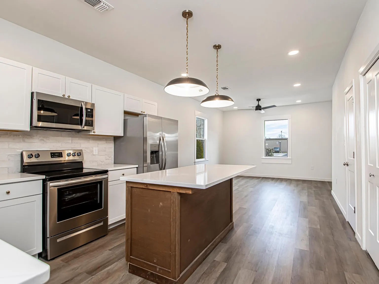 3 bed, 1062 sqft, $1,750 — Photo 4