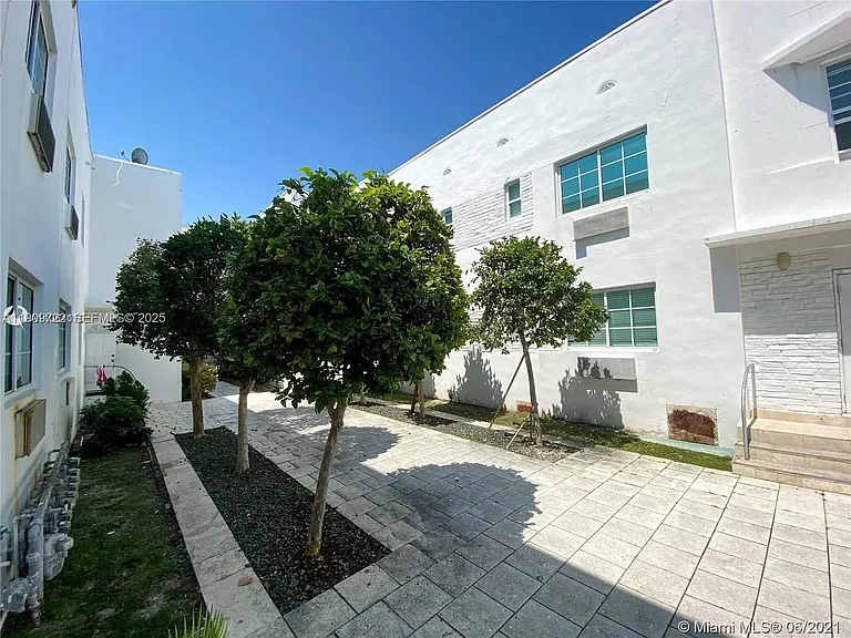 8415 Harding Ave #5 — Photo 21
