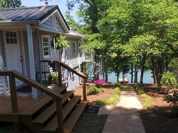 101 McAlister Cir, Townville, SC 29689
