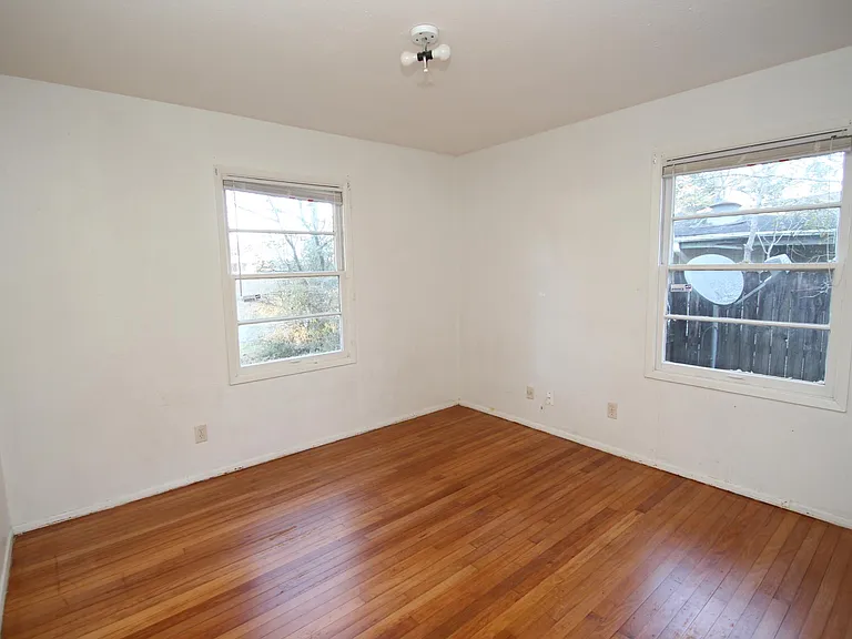 3753 Autumndale Dr — Photo 9