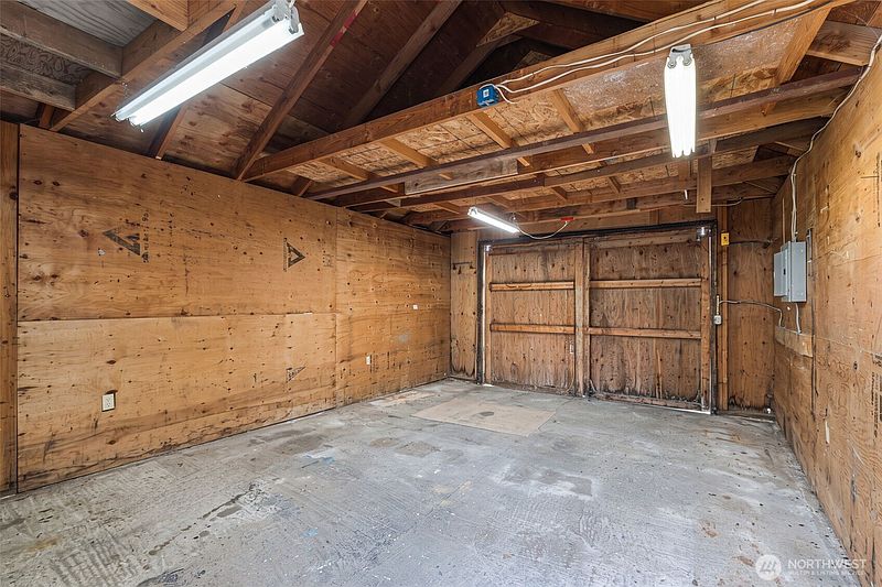3rd image of 336 3rd Avenue SW