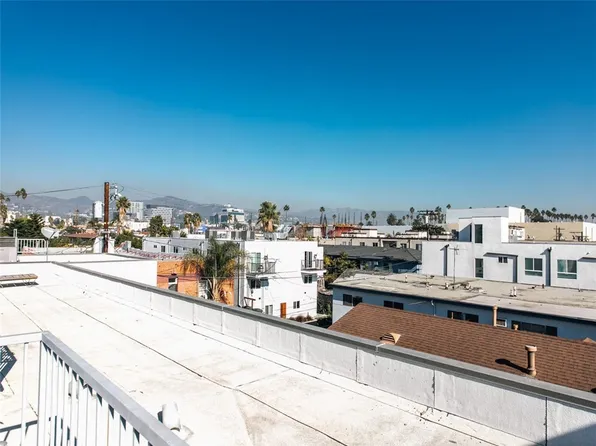 5941 Barton Ave #102, Los Angeles, CA 90038