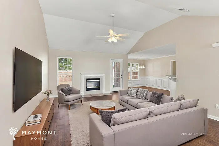 3 bed, 2.0 bath, 1956 sqft, $1,745 — Photo 4