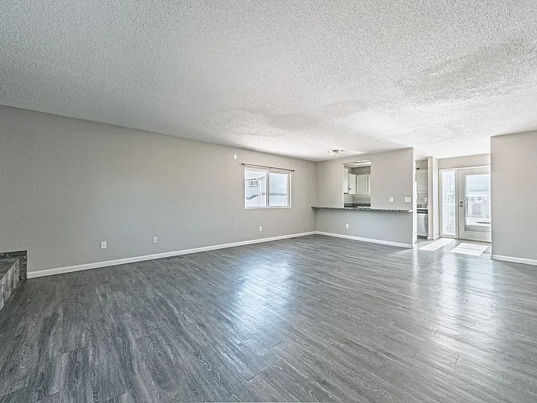 221 N Race St #D — Photo 10