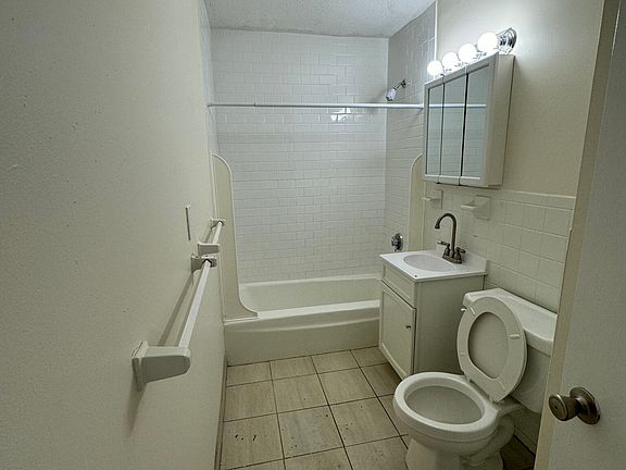 3rd image of 90 Gardner St APT 21