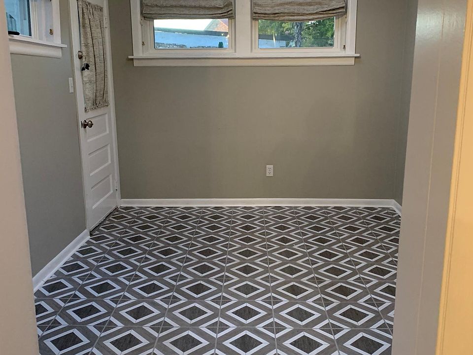 2nd image of 913 N Clayton St #1