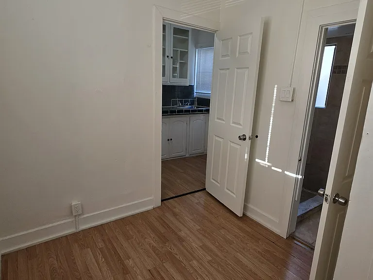 3092-96 Valle Ave #3096 — Photo 5