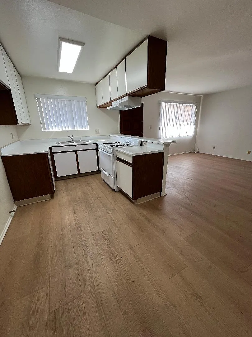 2 bed, 1025 sqft, $2,150 — Photo 4