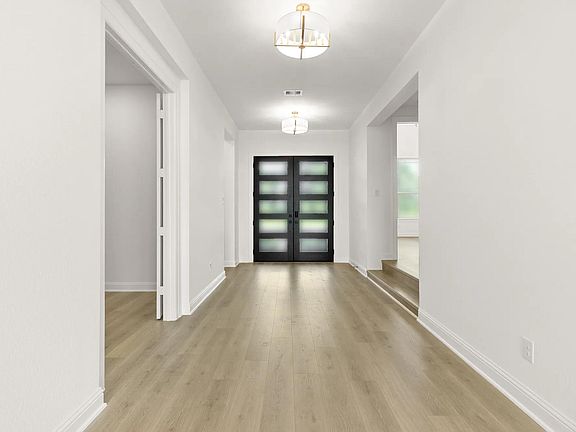 Eastland II H Foyer