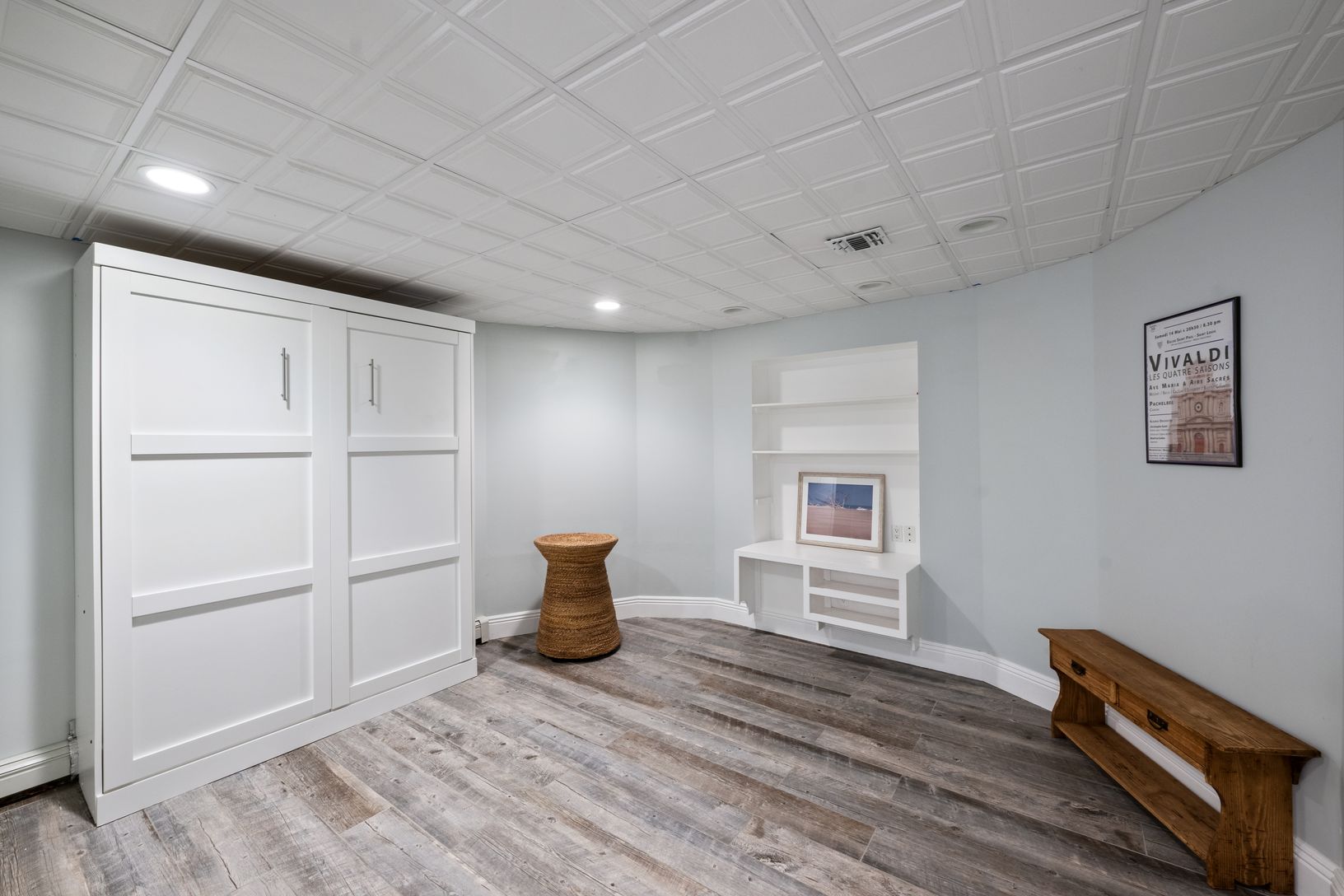  Full Finished Basement. Pull-Down Murphy Bed for Added Sleeping Space