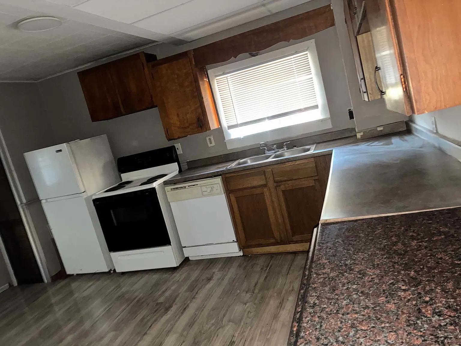 4 bed, 1.5 bath, 1600 sqft, $695 — Photo 1