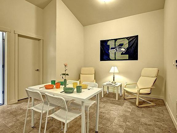 5th image of 4217 9th Ave NE APT 101