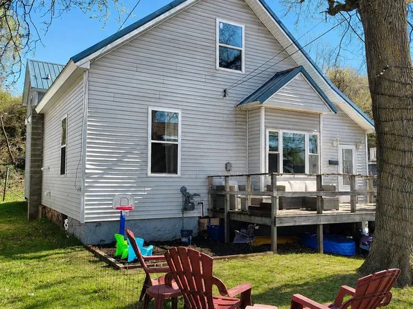 304 E Lincoln St, Negaunee, MI 49866
