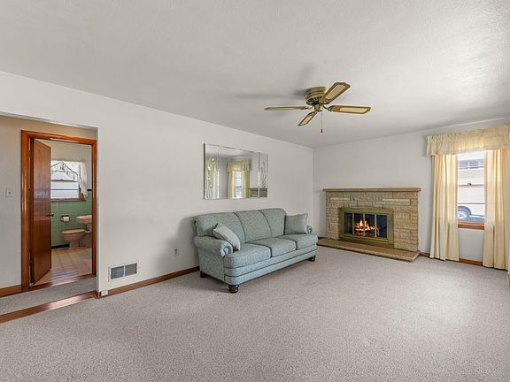 5th image of 900 Meadow Ave