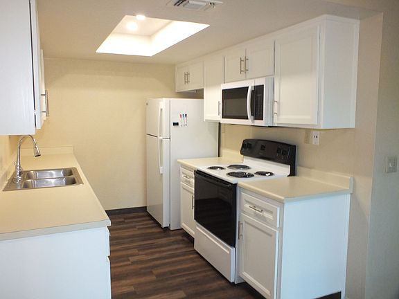 4th image of 2641 La Crescenta Dr #2