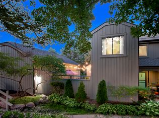 91 Shoreline Rd, Lake Barrington, IL 60010