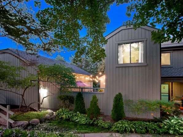 91 Shoreline Rd, Lake Barrington, IL 60010