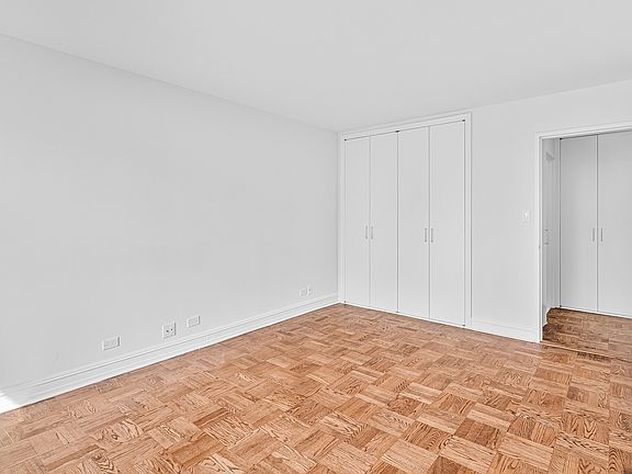 5th image of 400 E 71st St APT 19G