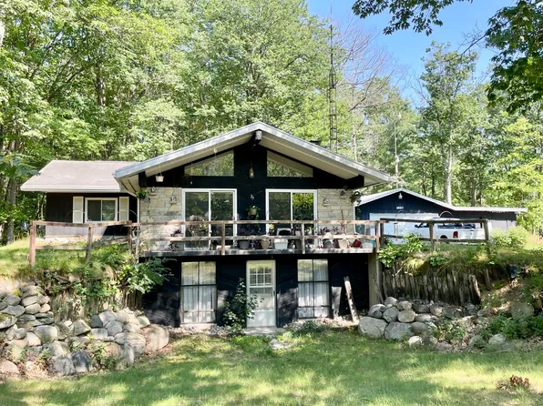 1660 County Road 612, Lewiston, MI 49756
