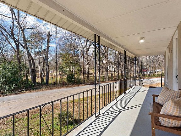 4th image of 573 Perrin Ave