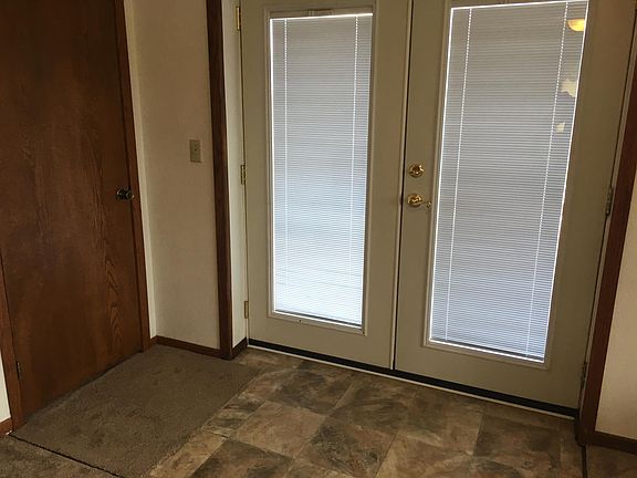 Entrance/Entrance Closet