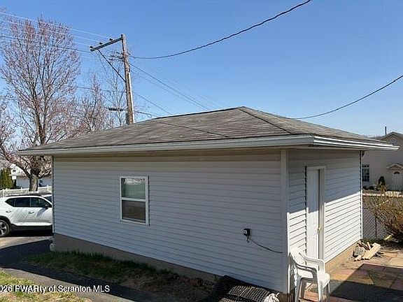 2nd image of 105 Ridgeview Dr
