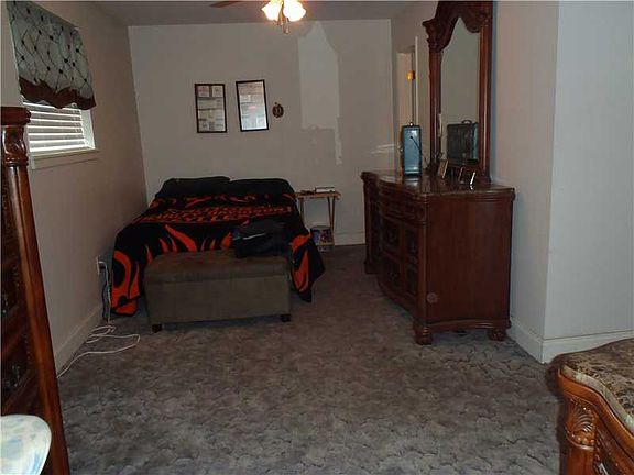 5th image of 4062 W Loyola Dr