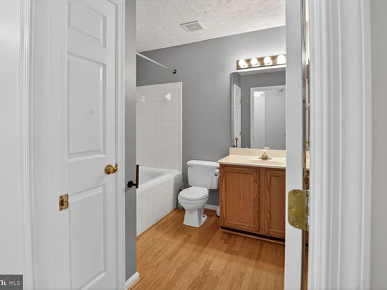 158 Glen View Ter — Photo 13