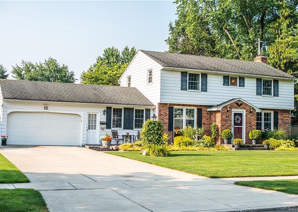 1st image of 15 Cardinal Dr