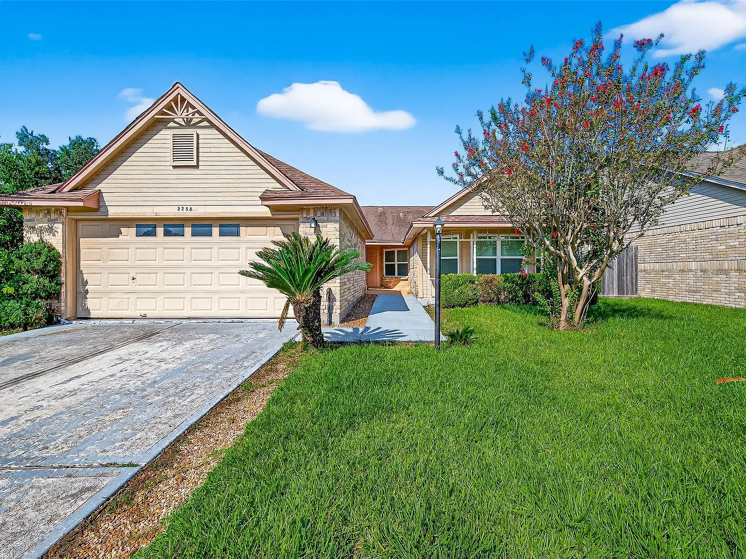 3 bed, 2.0 bath, 1777 sqft, $1,750 — Photo 1