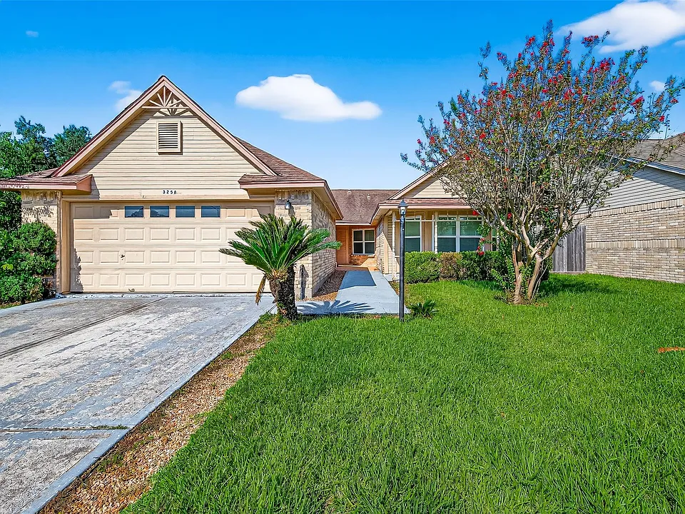 3258 Meadway Dr