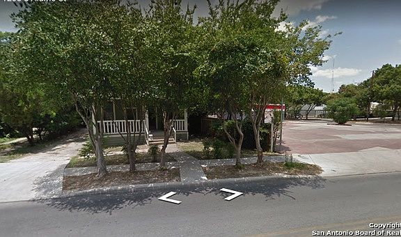 2nd image of 1211 S Alamo St