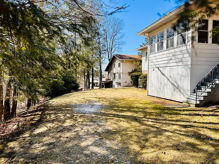 410 Barbara Dr — Photo 11