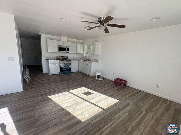 3rd image of 714 Colegrove Rd